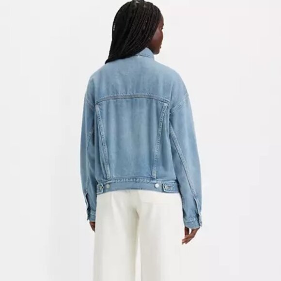 NEW Levi's Premium '90s Trucker Jacket Denim Jean Jacket in Medium Wash - Picture 2 of 7